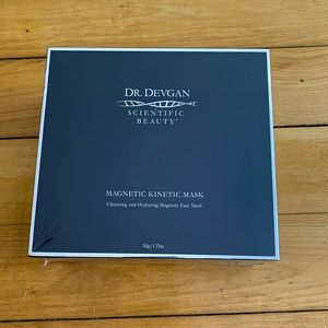 Magnetic Kinetic Mask (New In Box) Cleansing and Hydrating Magnetic Face Mask